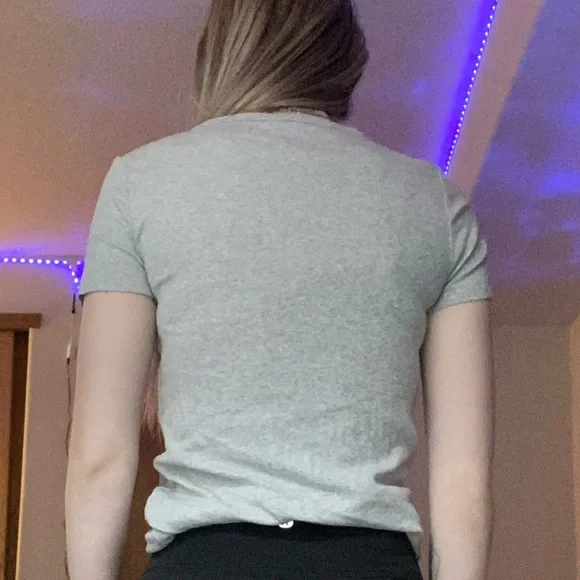 amazon essentials basic tee - Picture 2 of 4